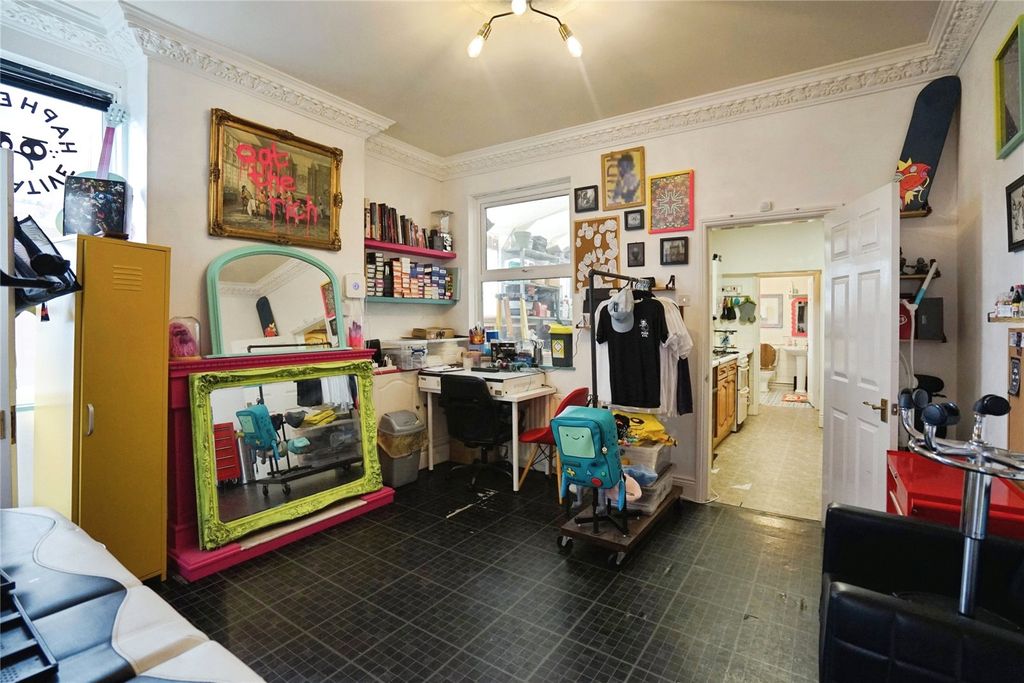 Property photo 3 of 12 Picture 3