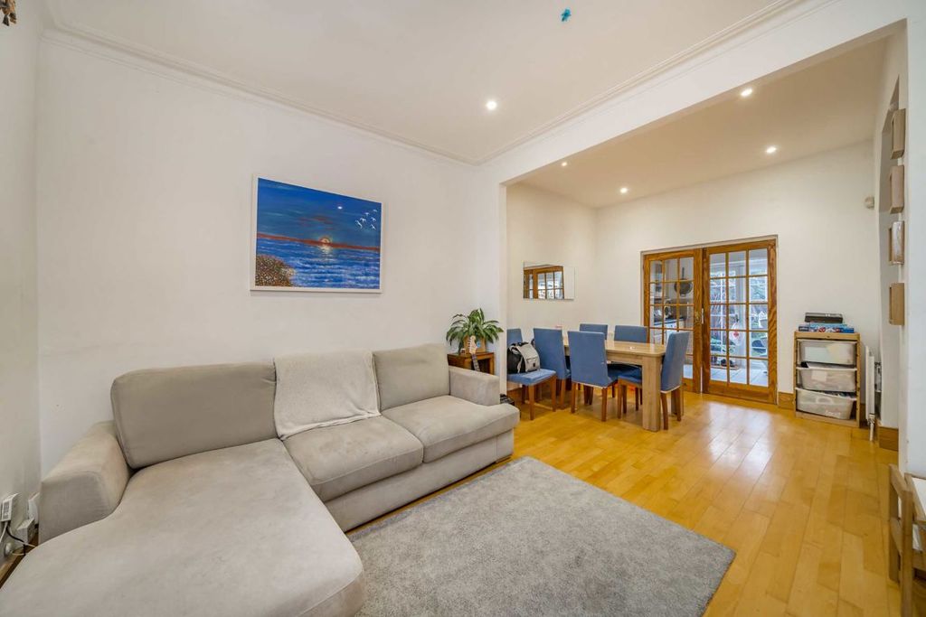 Property photo 3 of 8