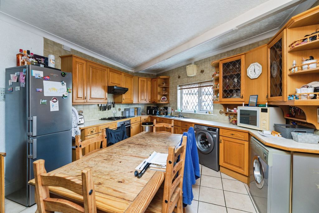 Property photo 3 of 14