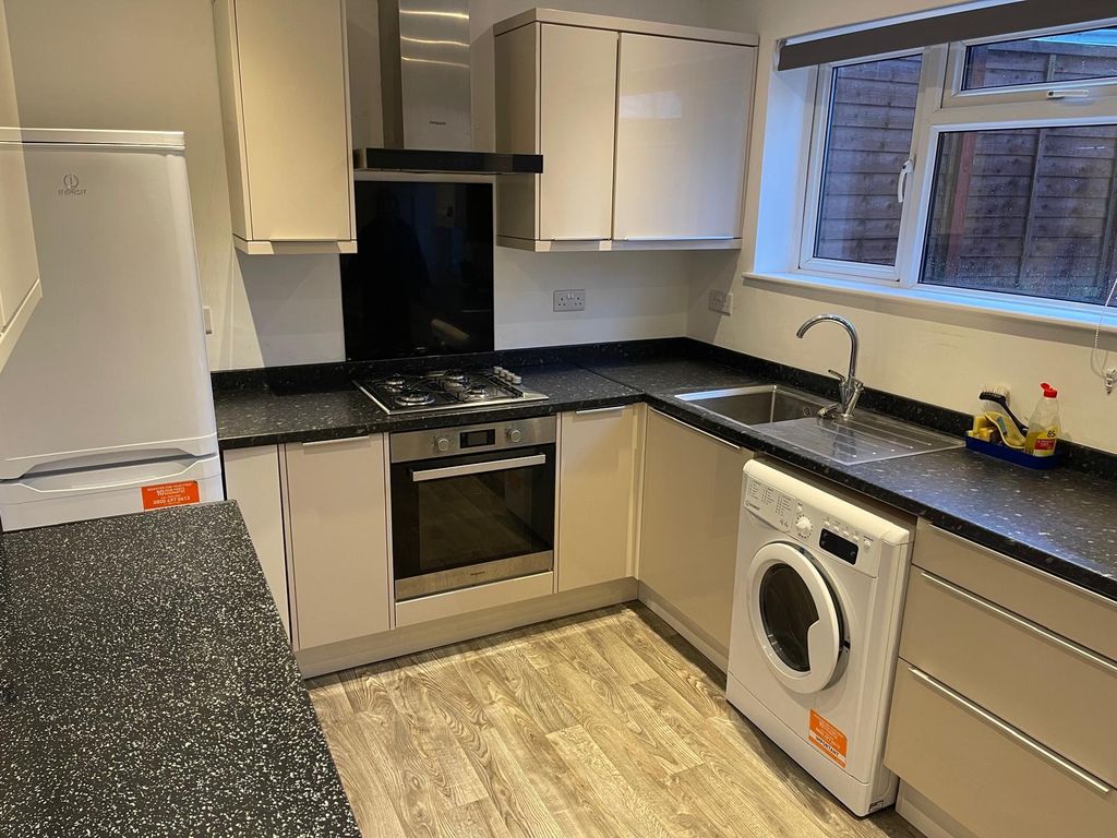 Property photo 1 of 8 Kitchen