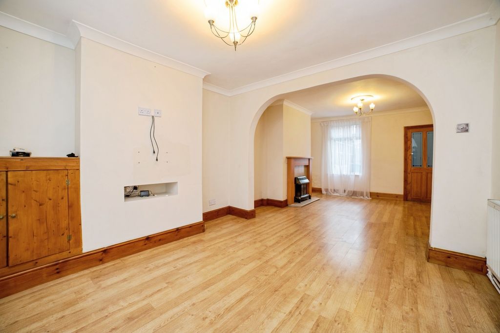 Property photo 2 of 17 Lounge