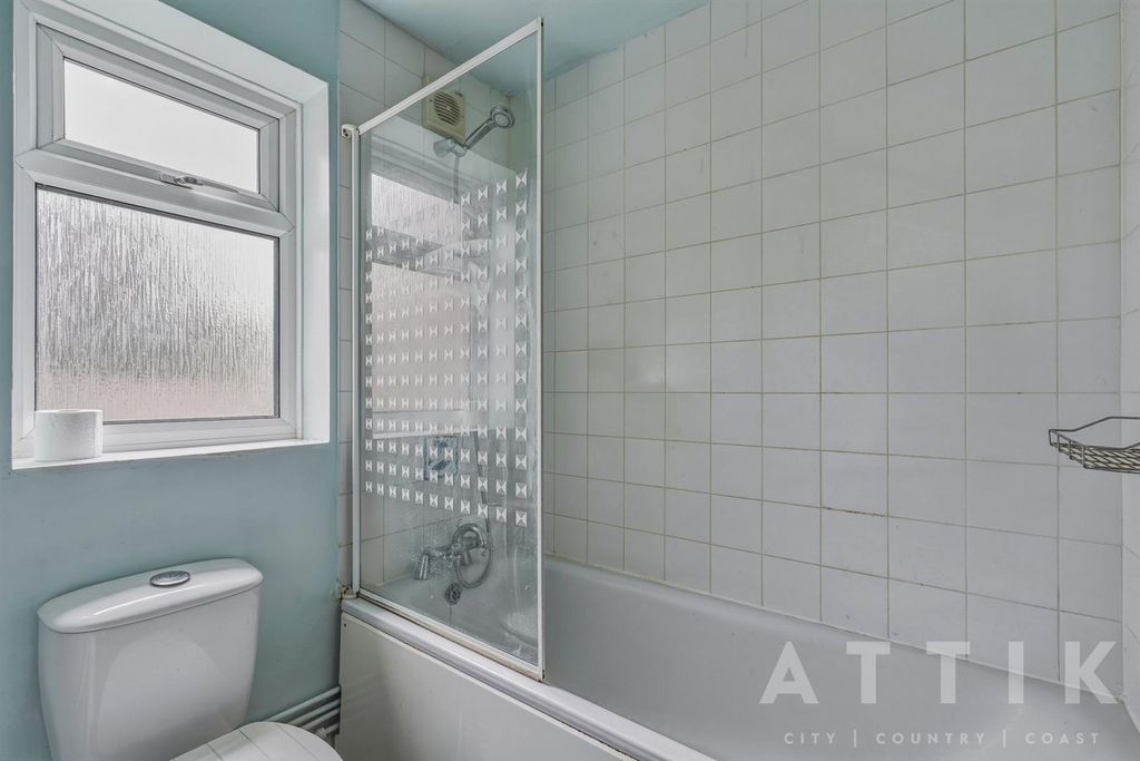 Additional image 9 of 1 bed flat for saleGainsborough Drive, Halesworth IP19