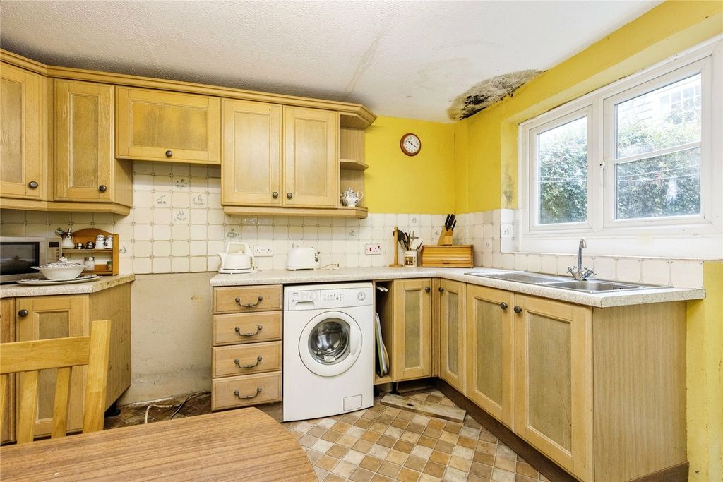 Property photo 3 of 16 Kitchen