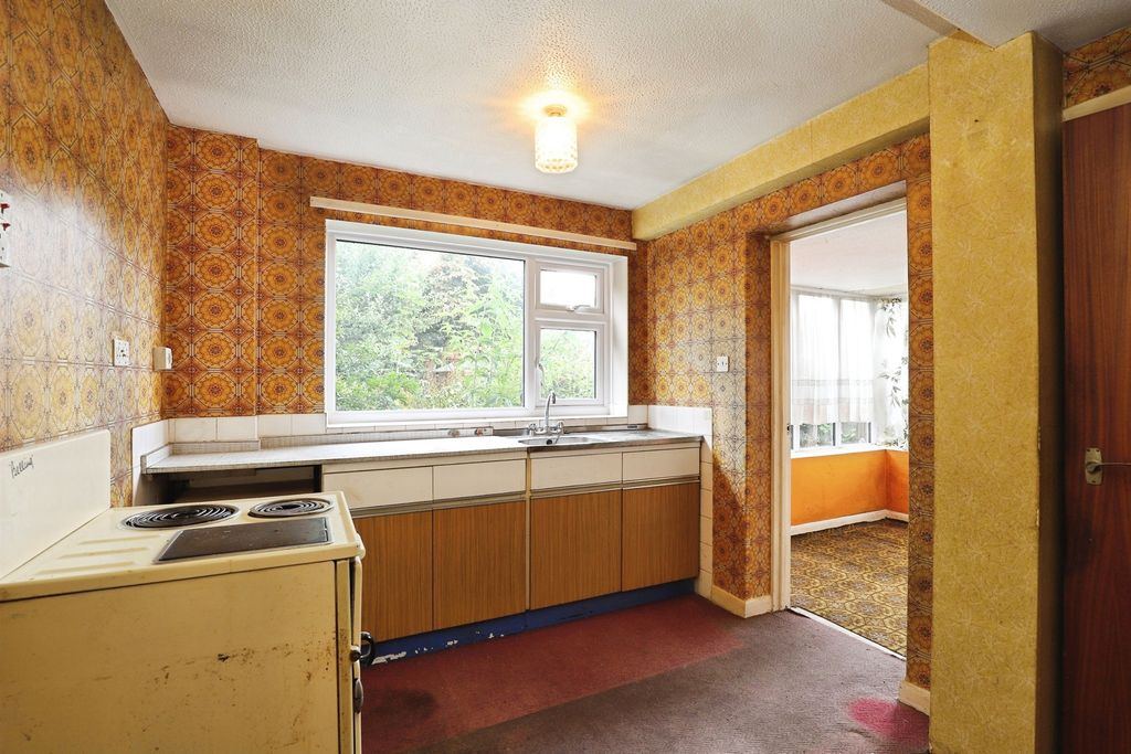 Property photo 2 of 27