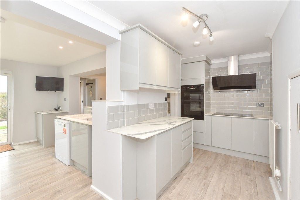 Property photo 2 of 17 Kitchen