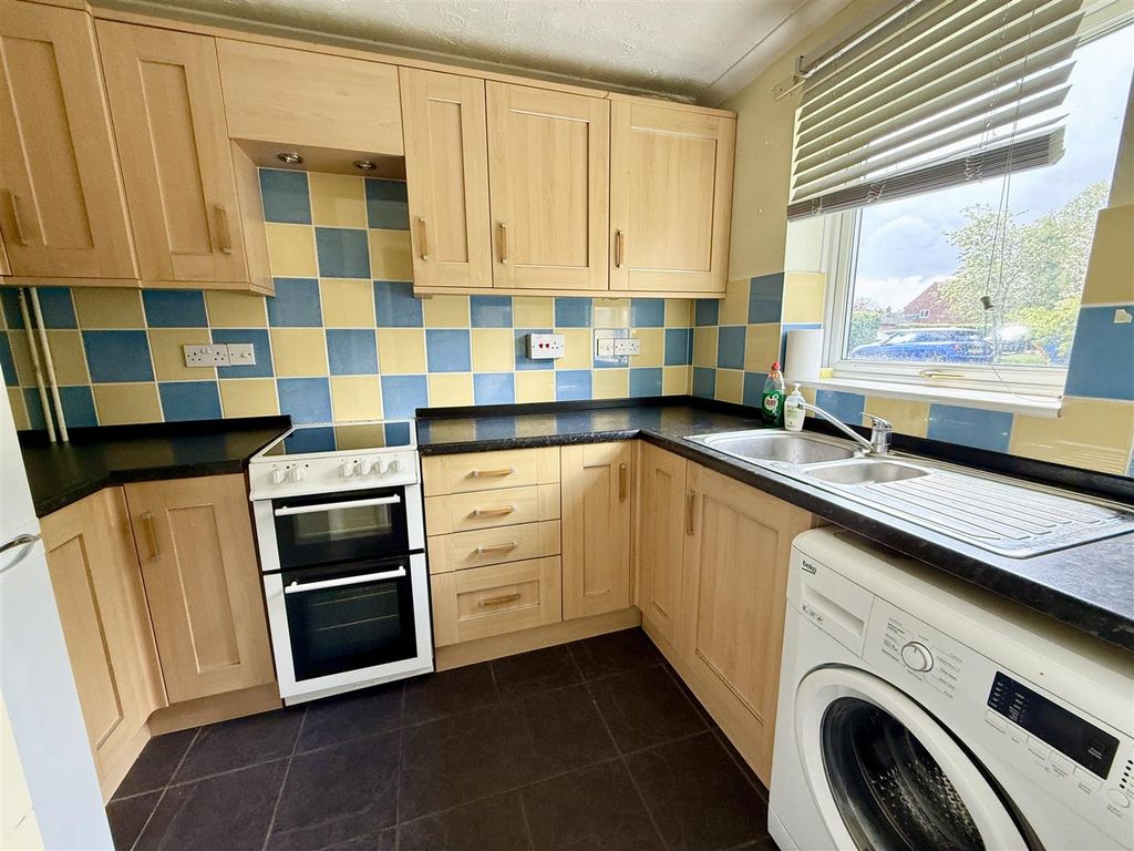 Property photo 3 of 14 Kitchen