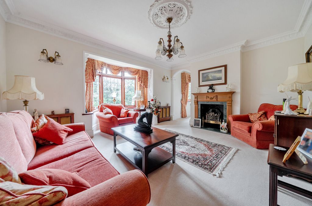 Property photo 2 of 14 1423521-11-69B2De...