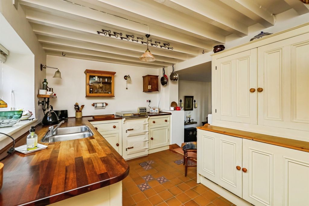 Property photo 2 of 14