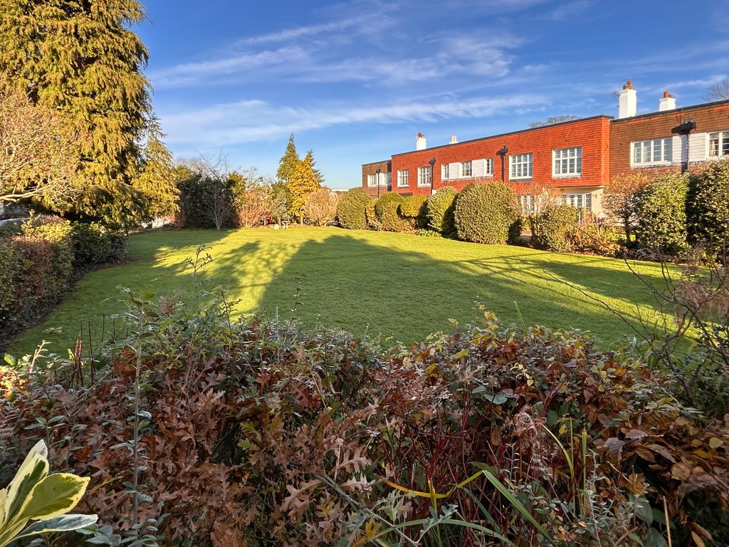 Property photo 1 of 13 Grounds