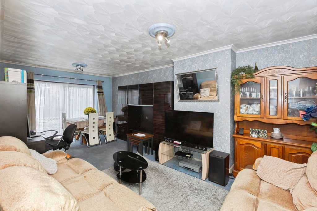 Property photo 2 of 16 Photo