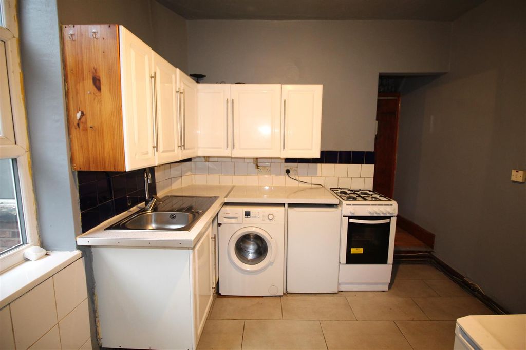 Property photo 3 of 7 Kitchen 222.Jpg