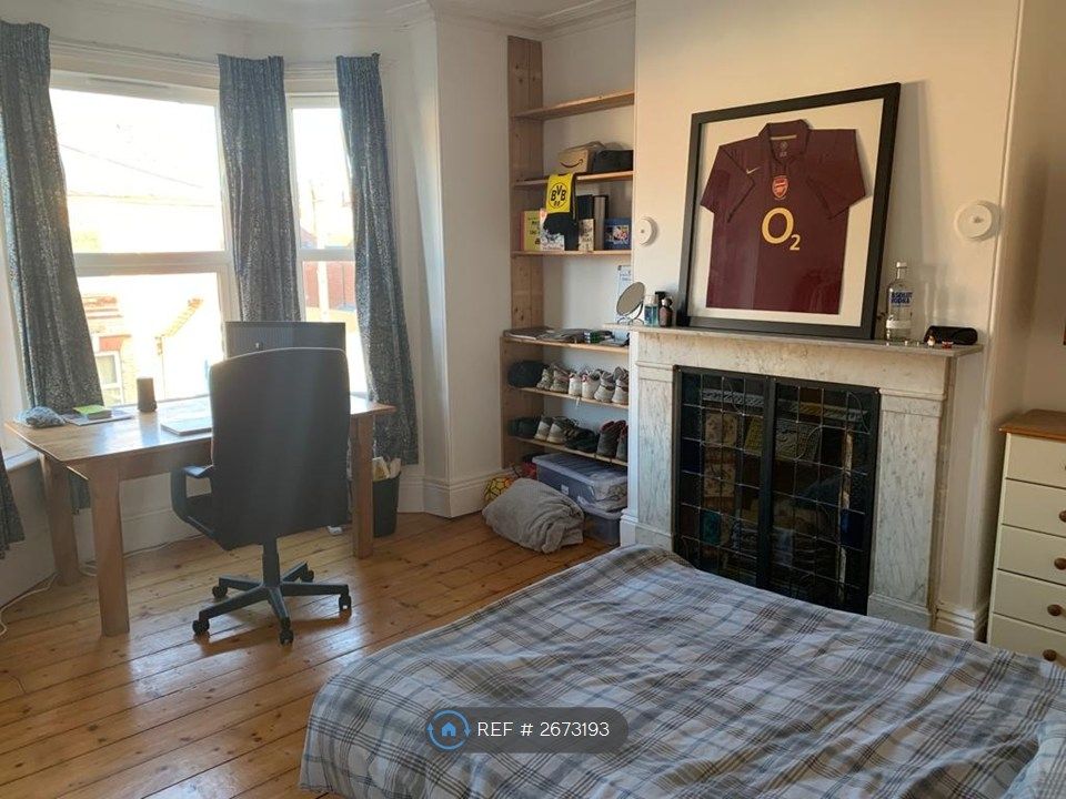Property photo 3 of 10 Front Bedroom