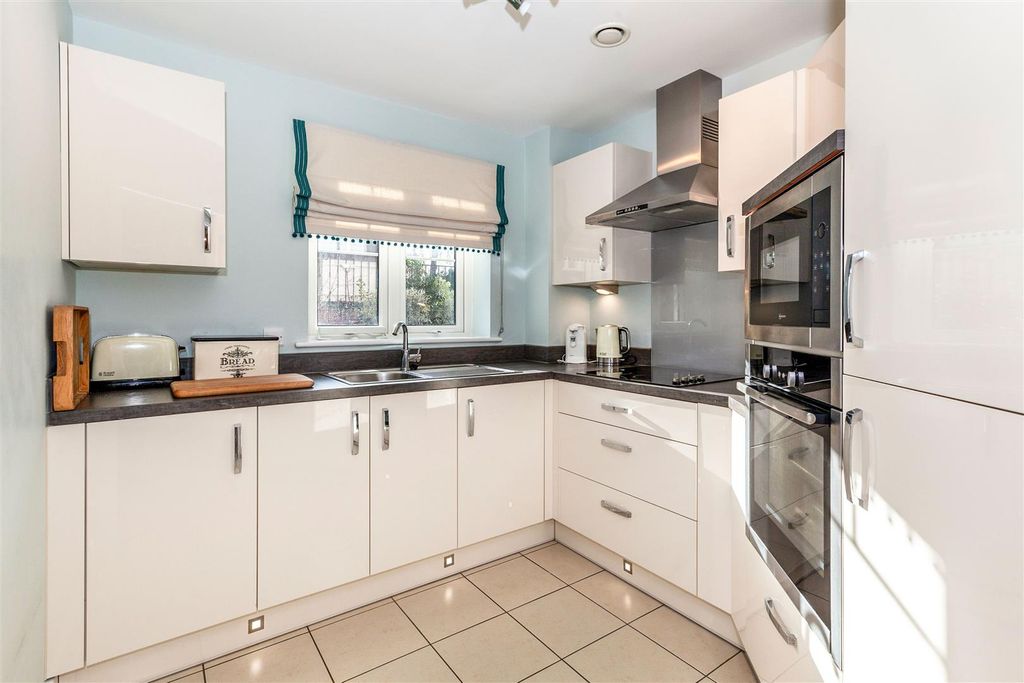 Property photo 2 of 8 0Ad40dc4-Bcfc-48A1-9Fe3-06Cf53676793.Jpg