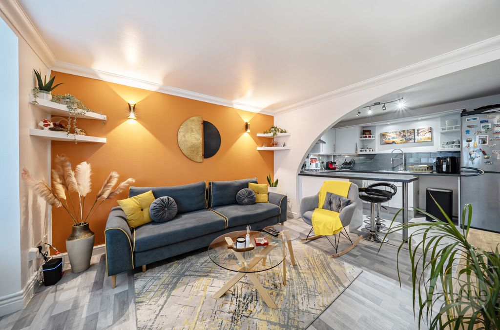 Property photo 2 of 21 Ec1773Eb-0Eb4-42B...