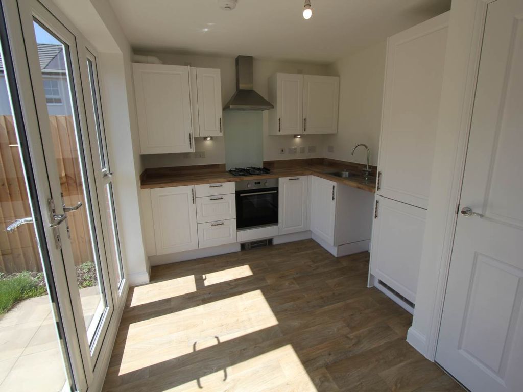 Property photo 2 of 10 Kitchen