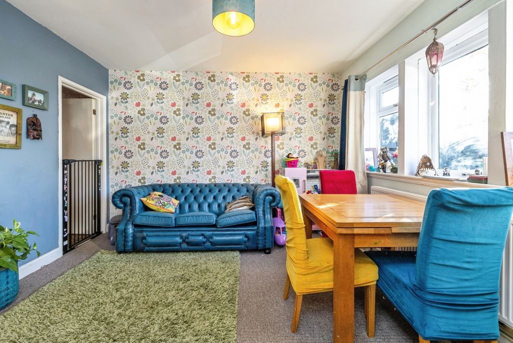 Property photo 2 of 17 Photo