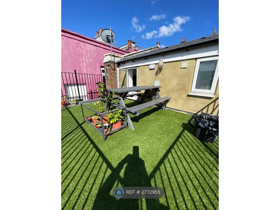 Property photo 2 of 29 Roof Terrace