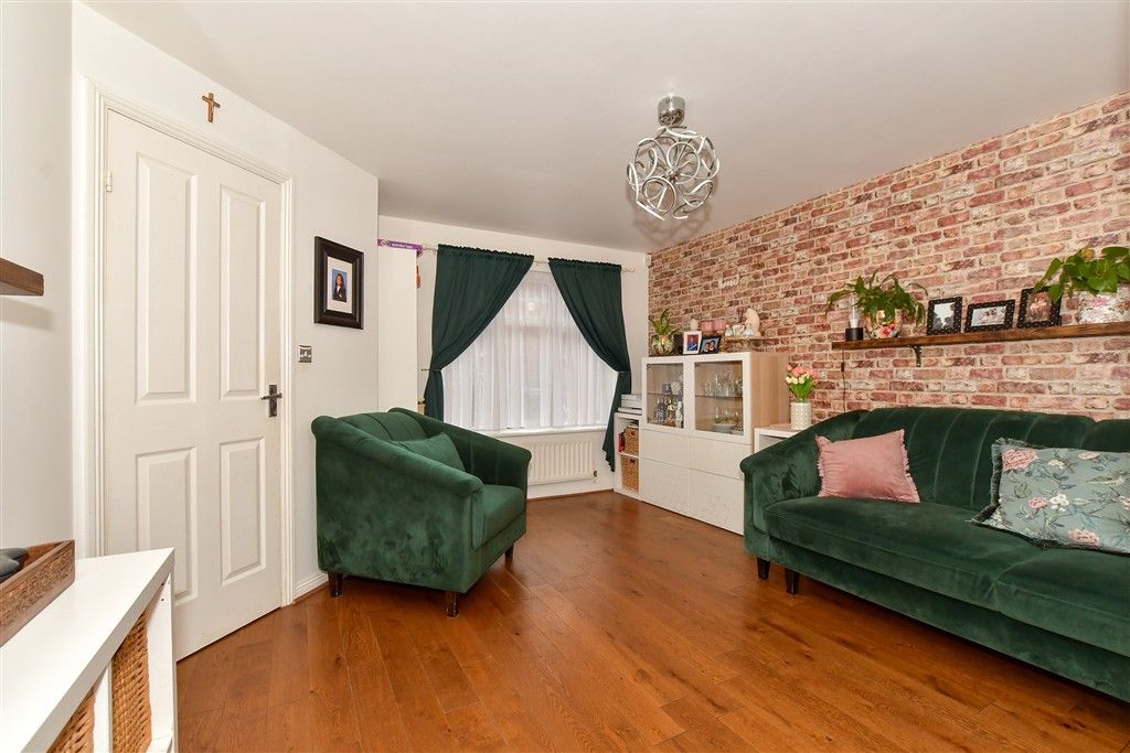 Property photo 1 of 12 Lounge