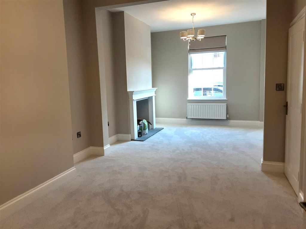 Property photo 3 of 12 Sitting/Dining Room
