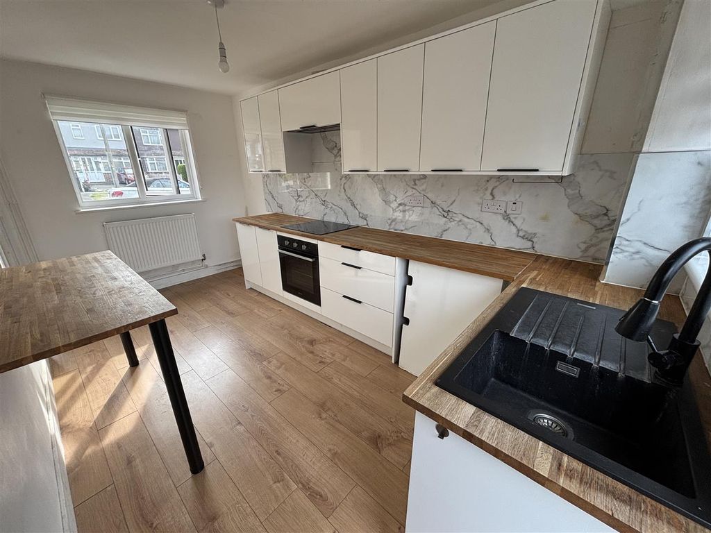 Property photo 3 of 13 Kitchen