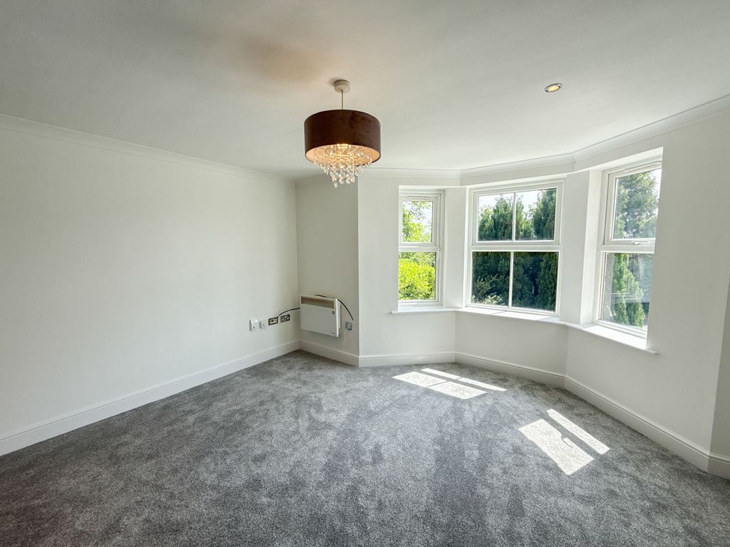 Property photo 2 of 12 Lounge