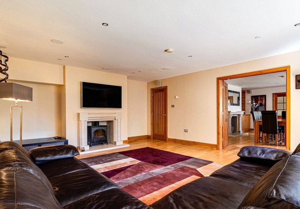 Property photo 3 of 19 Sitting Room