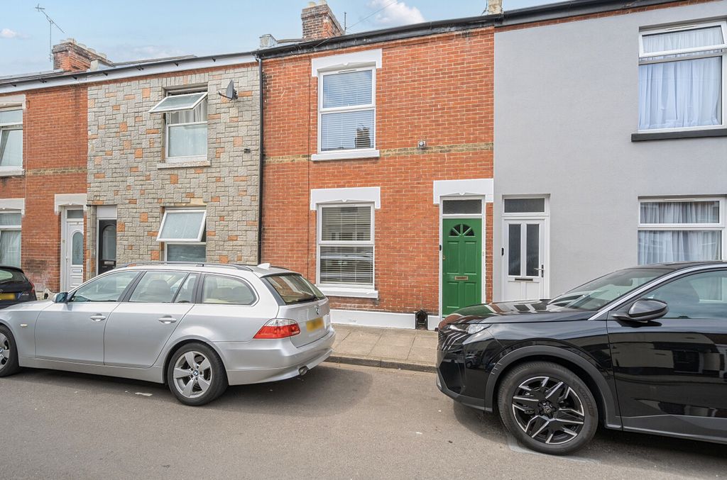 Property photo 1 of 12 1333860-12-688B6B...