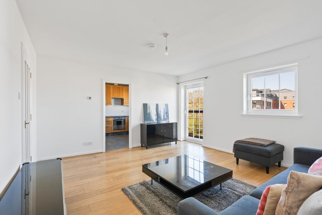 Property photo 3 of 18