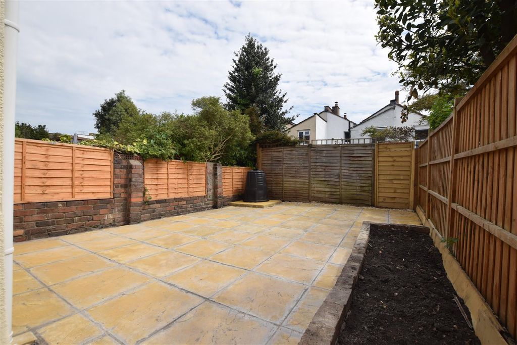 Property photo 2 of 8