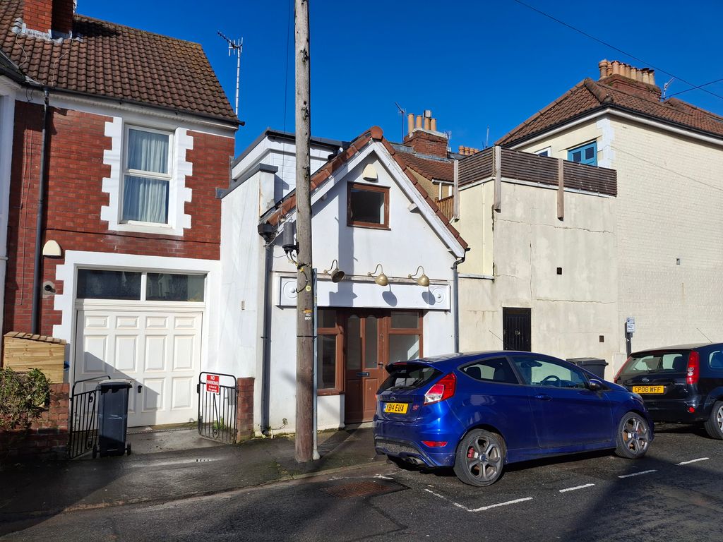 Property photo 2 of 6