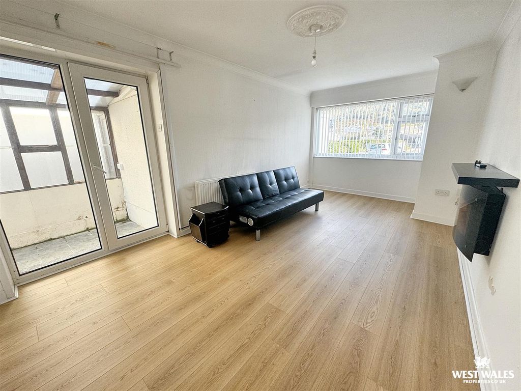 Property photo 2 of 15 Img_2949.Jpg