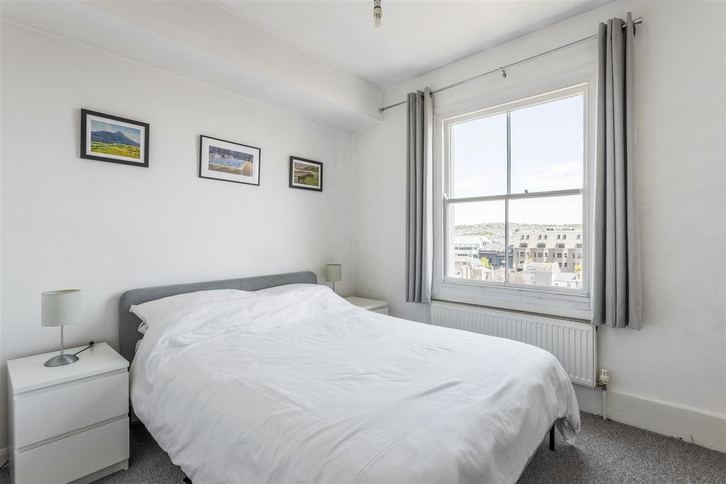 Property photo 3 of 19 Flat 4, 30 Buckingham Street-11.Jpg
