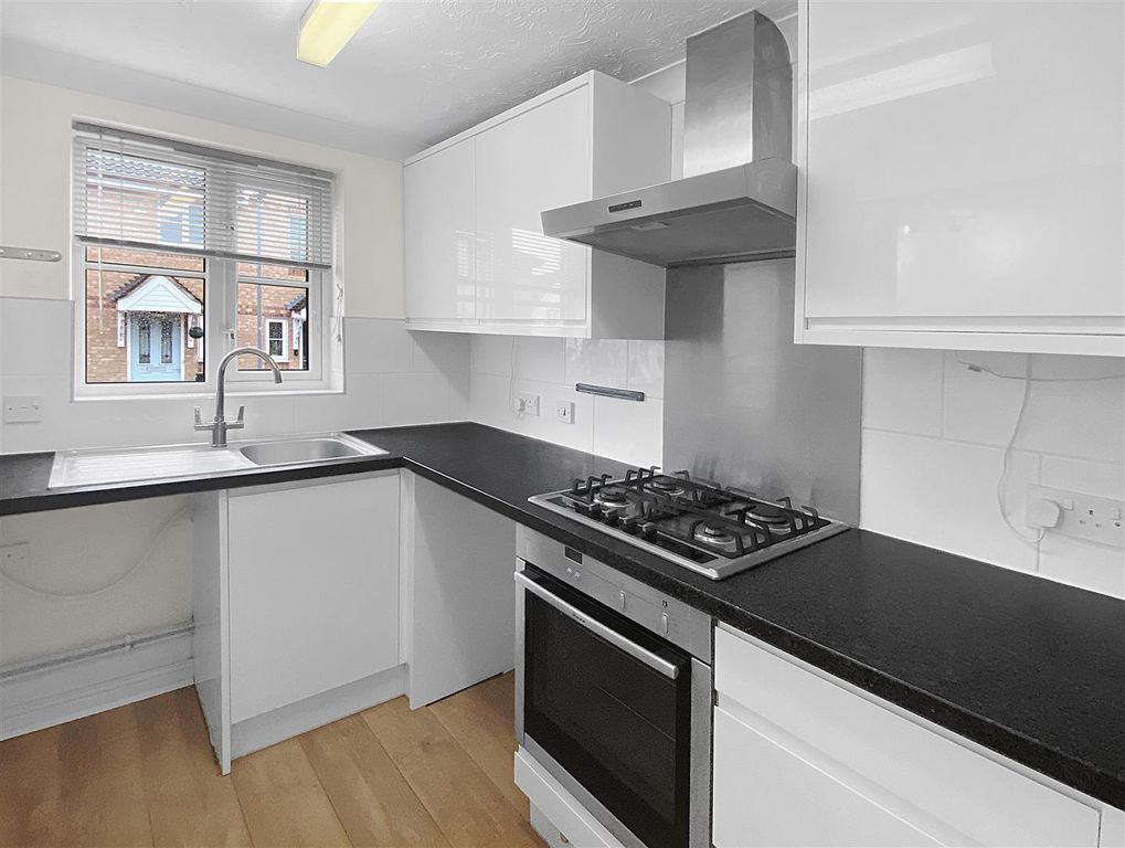 Property photo 2 of 12 Kitchen