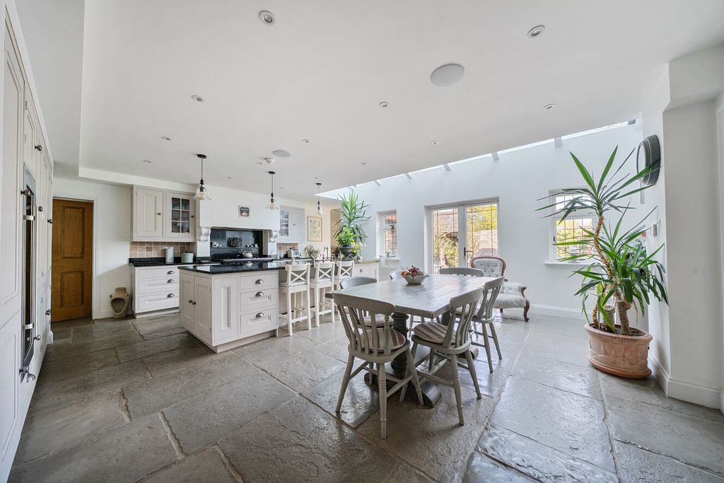 Property photo 2 of 42 1450564-32-69F0B1...