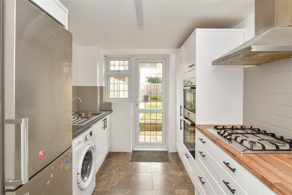 Property photo 3 of 16 Kitchen