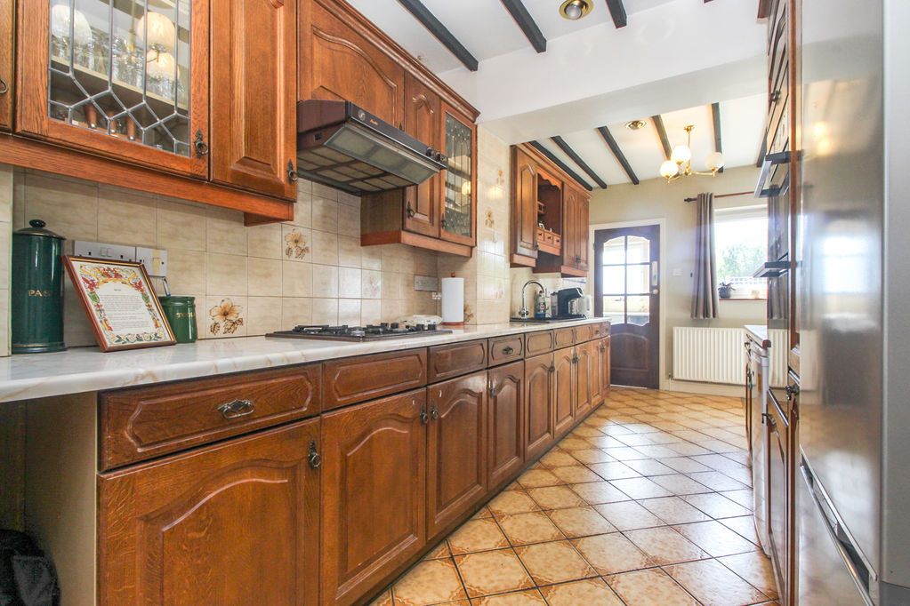 Property photo 3 of 22 Kitchen/Diner/Family Room