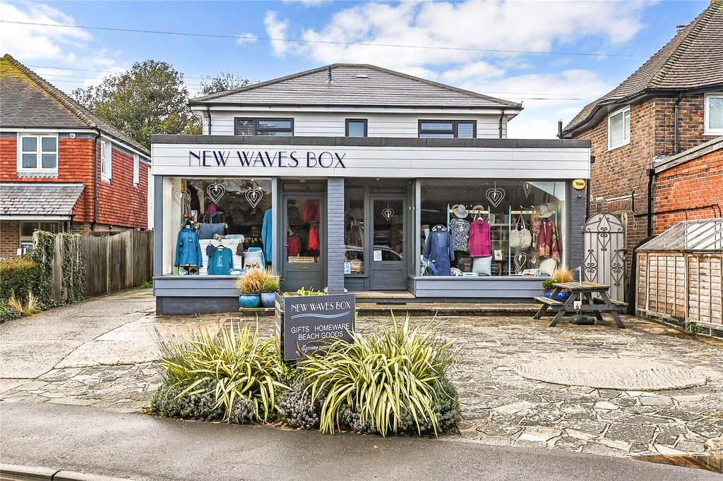 Property photo 2 of 18 Shop Front