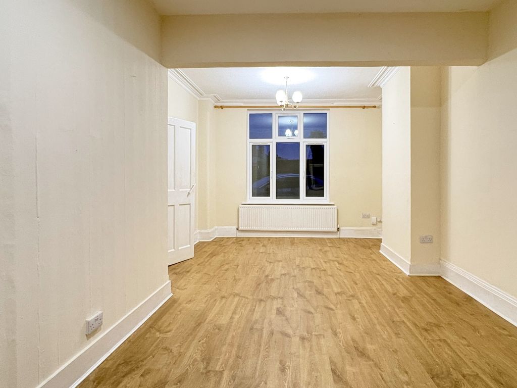 Property photo 1 of 16 Photo 9