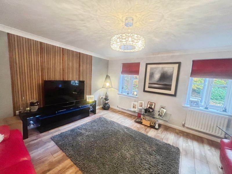 Property photo 3 of 22 Lounge