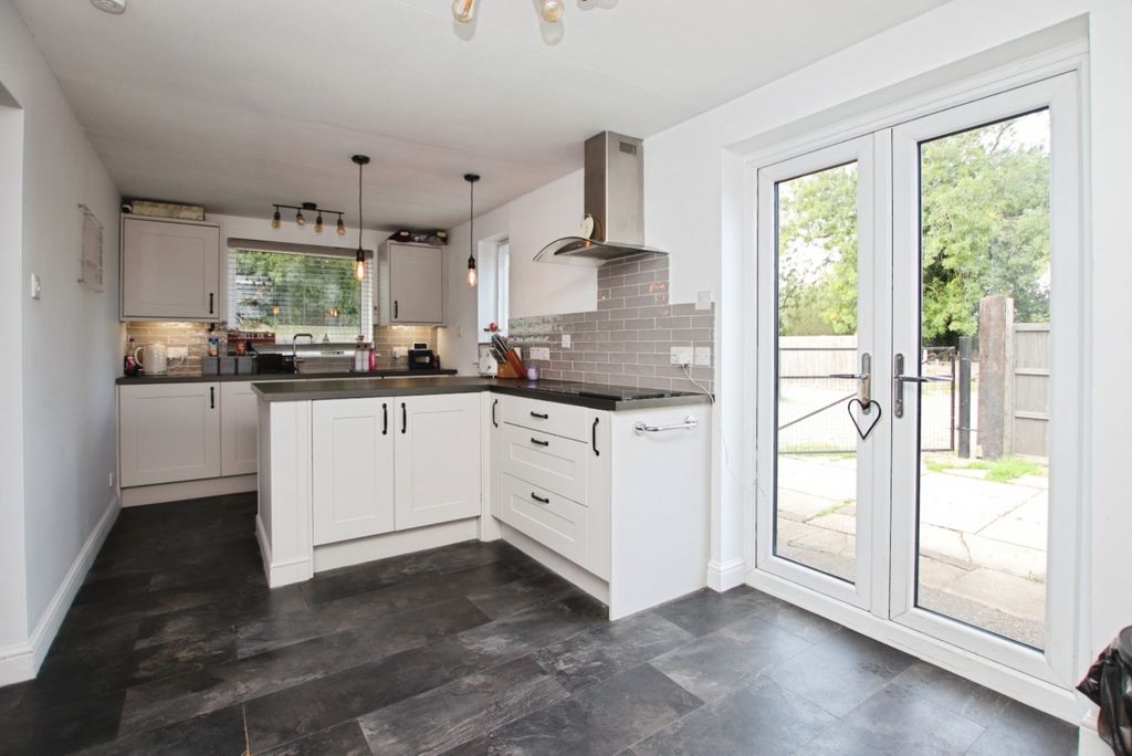 Property photo 1 of 16 4565200