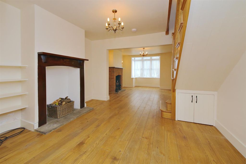 Property photo 3 of 19 6823.Jpg