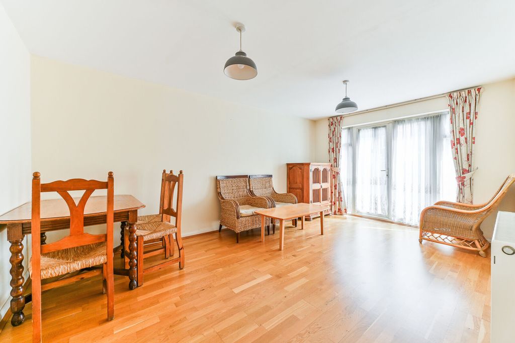 Property photo 3 of 16