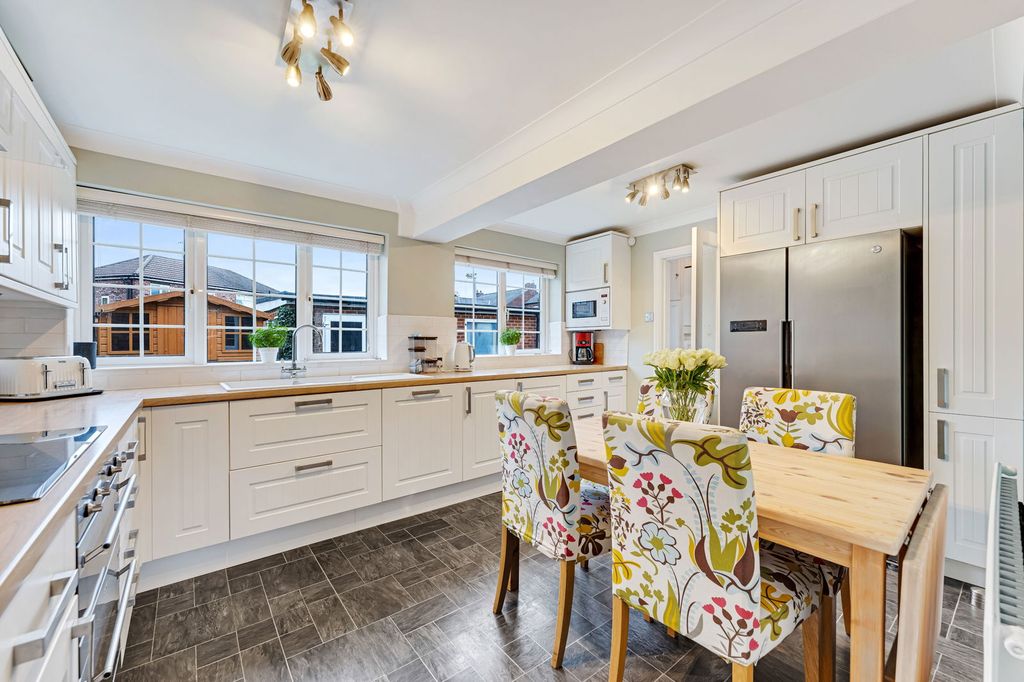 Property photo 2 of 26