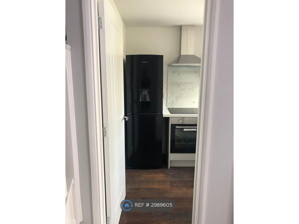 Property photo 3 of 17 Kitchen