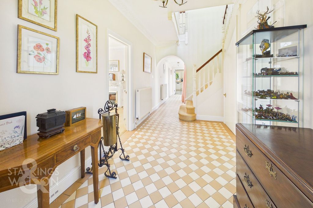 Property photo 2 of 43