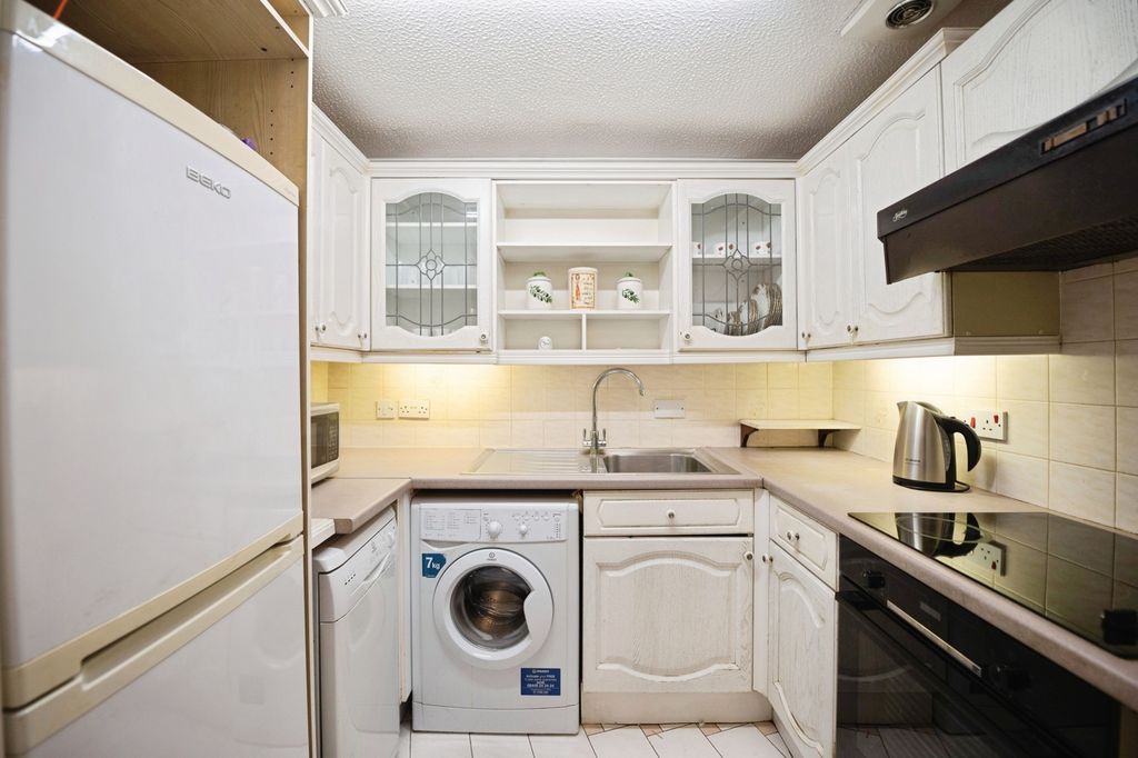 Property photo 3 of 12 Kitchen