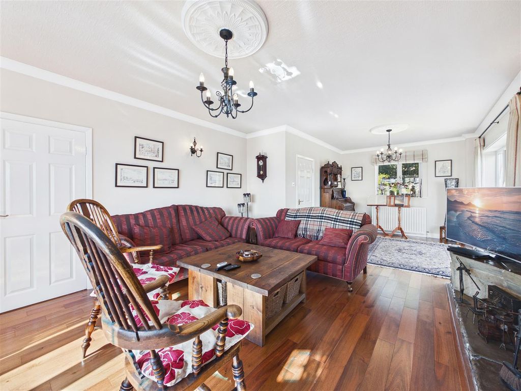 Property photo 3 of 35 Cam05476G0-Pr0160-Still023.Jpg