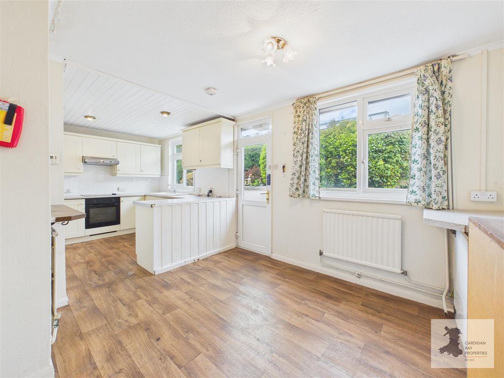 Property photo 2 of 40 Kitchen/Diner