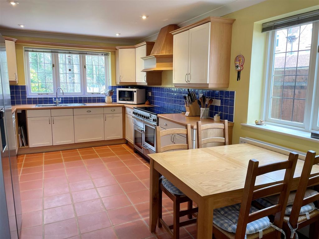 Property photo 3 of 35 Kitch - Break 1.Jpg