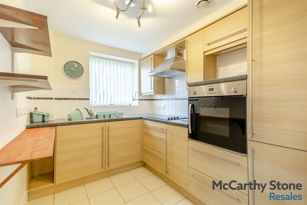 Property photo 2 of 9 8677399-Interior01.Jpg